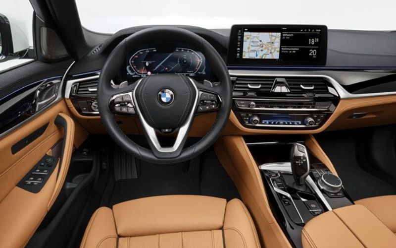 Nội thất của 530i 2024 được làm từ chất liệu cao cấp như da Dakota