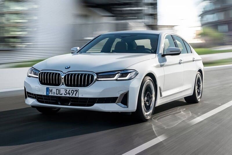 BMW 520i 2022 nổi bật với lưới tản nhiệt hình quả thận