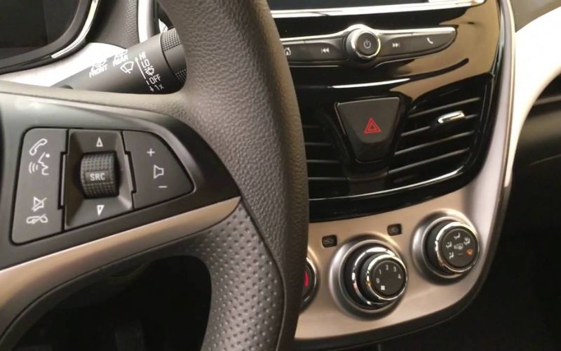 Chevrolet Spark 2017 trang bị dàn CD/radio tiện lợi 