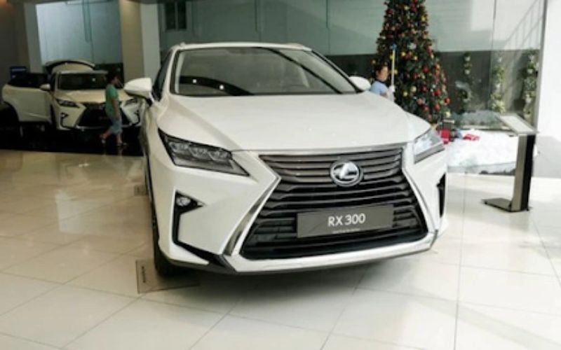 Lexus RX300 2019 sở hữu ngoại hình mạnh mẽ, thể thao