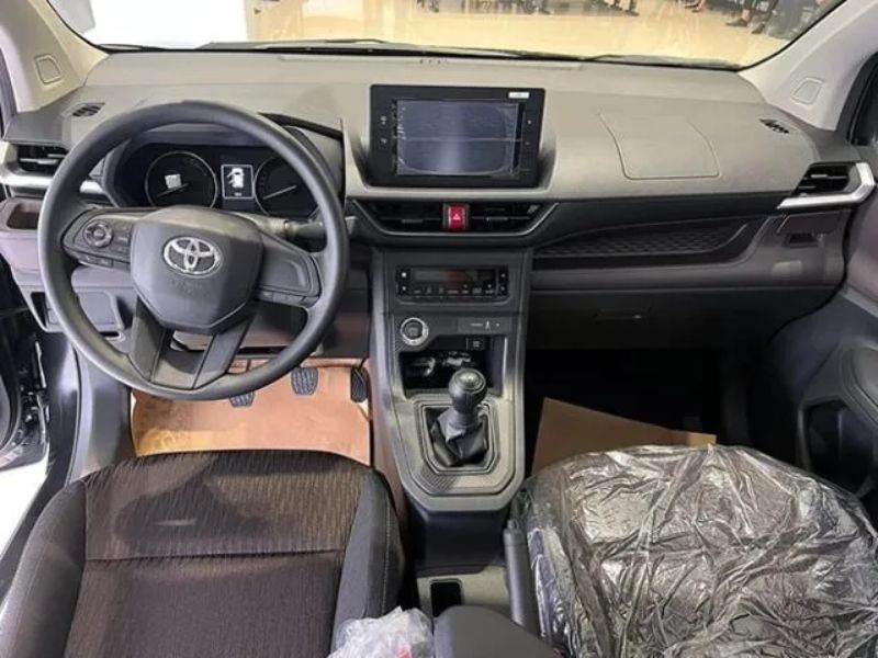 Nội thất của Toyota Avanza Premio MT 2024 được nâng cấp rõ rệt