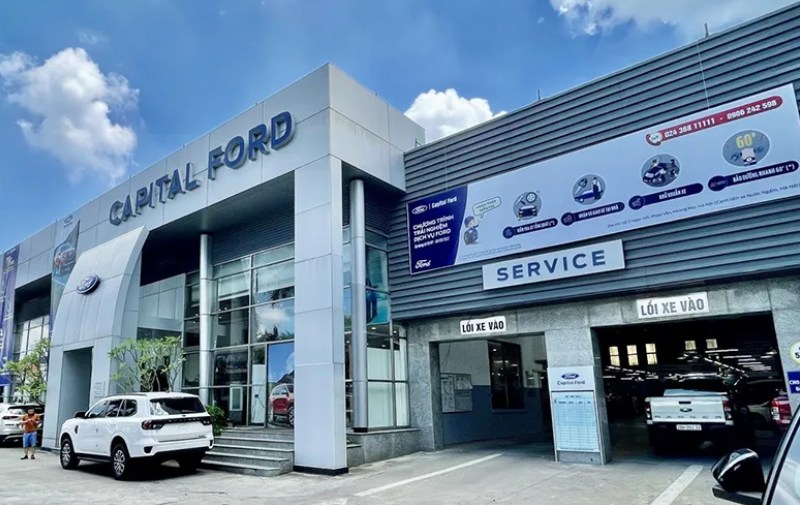 Dịch vụ gia công thảm lót sàn gắn logo Ford phù hợp với các đại lý phân phối