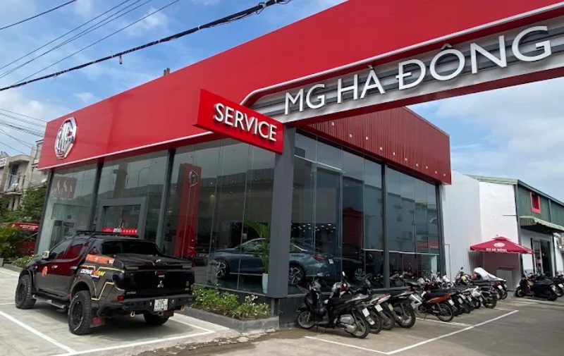 Việc trang bị thảm sàn gắn logo MG giúp các đại lý tạo dấu ấn riêng