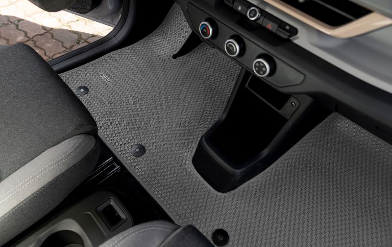 nhu cầu gia công thảm lót sàn ô tô theo yêu cầu (OEM) cho xe Mitsubishi đang tăng mạnh mẽ