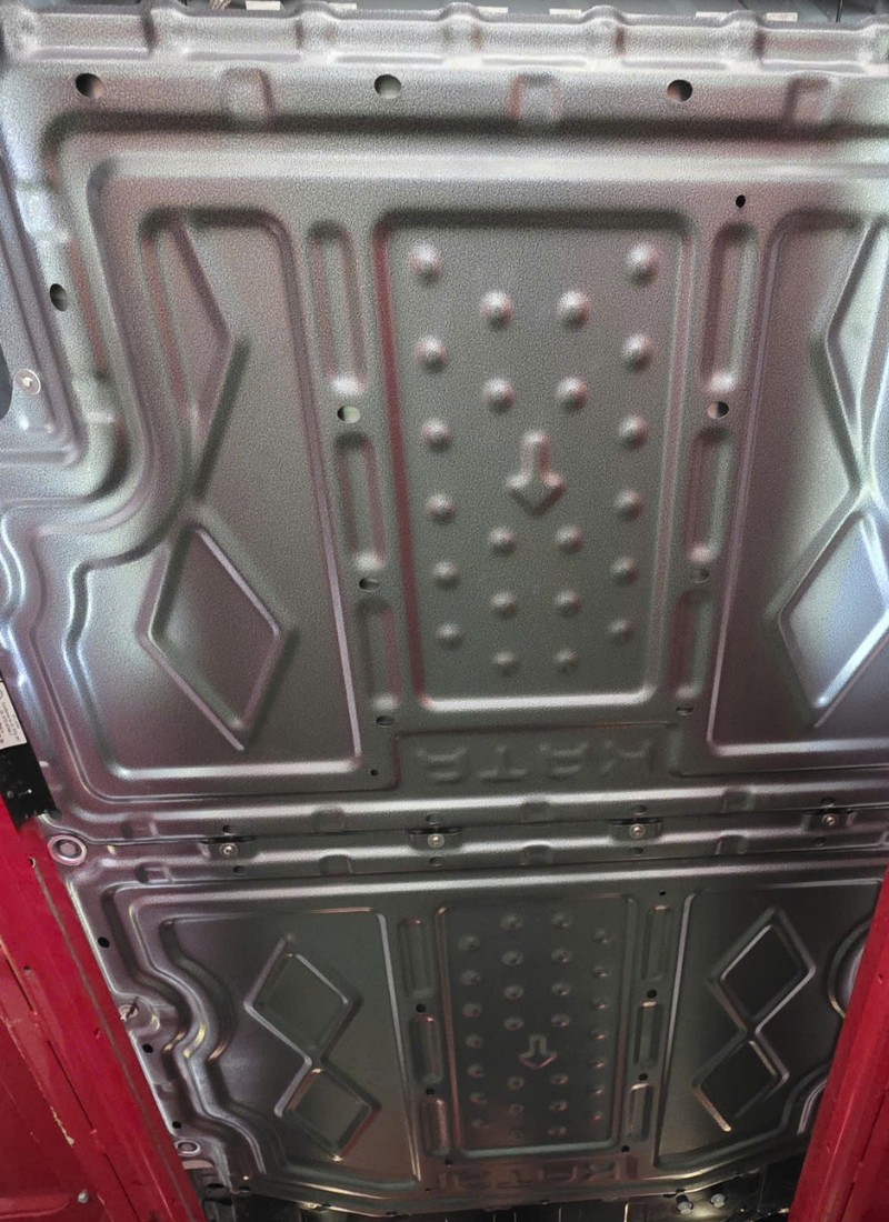 Xưởng dịch vụ được trang bị đầy đủ cầu nâng và dụng cụ chuyên dụng