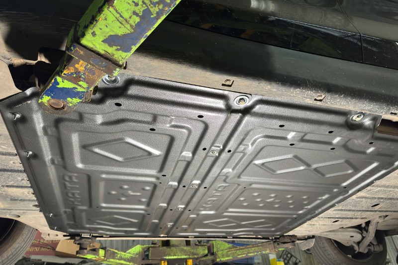 Giáp pin được lắp đặt chắc chắn