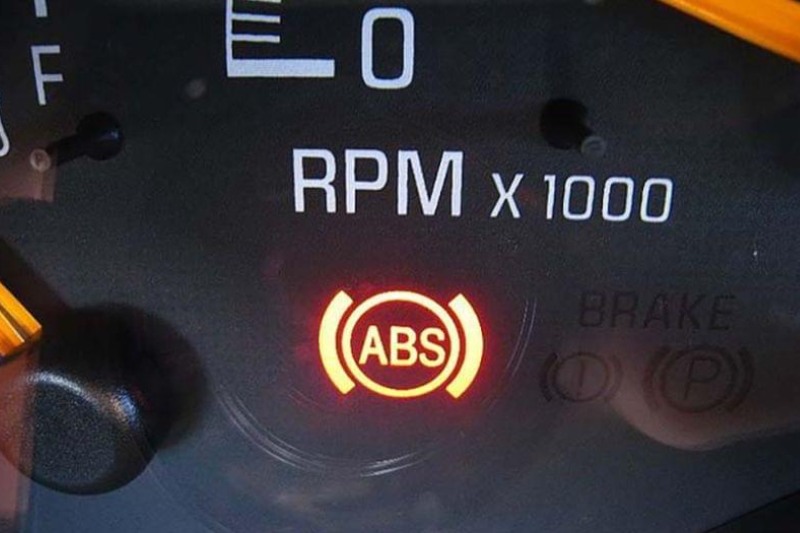 Đèn báo ABS sáng