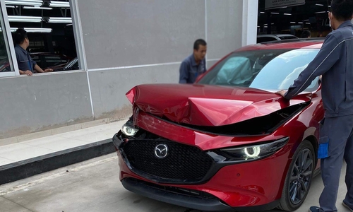 Chiếc xe Mazda3 bị toác đầu sau khi thử nghiệm phanh tự động thông minh