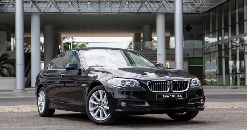 BMW 520i 2017 màu đen sang trọng