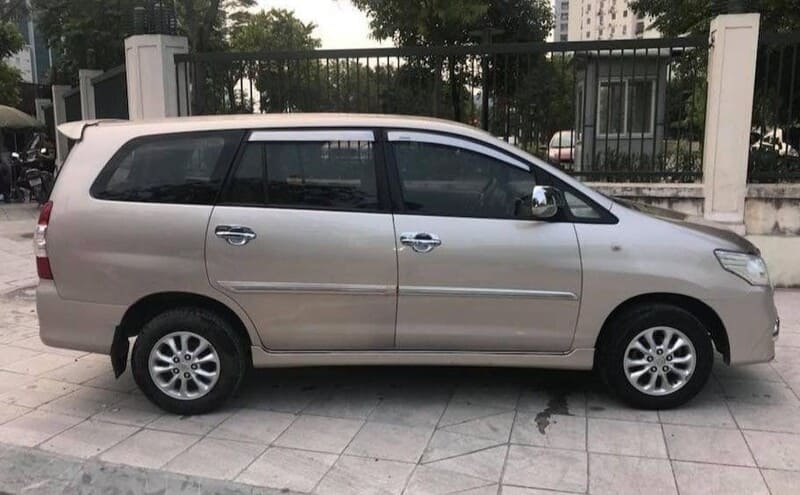 Chiếc Toyota Innova số sàn cũ