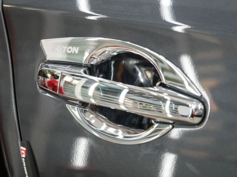 Tay nắm cửa xe Triton