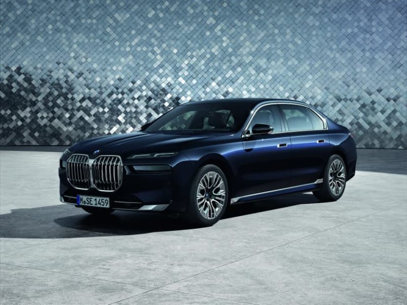 Thông số kỹ thuật của BMW M750