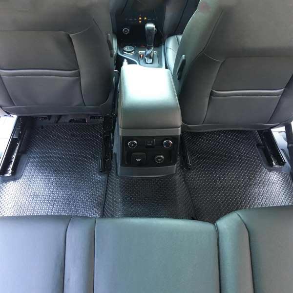 thảm lót sàn ô tô trên xe ford everest trên hàng ghế thứ 2