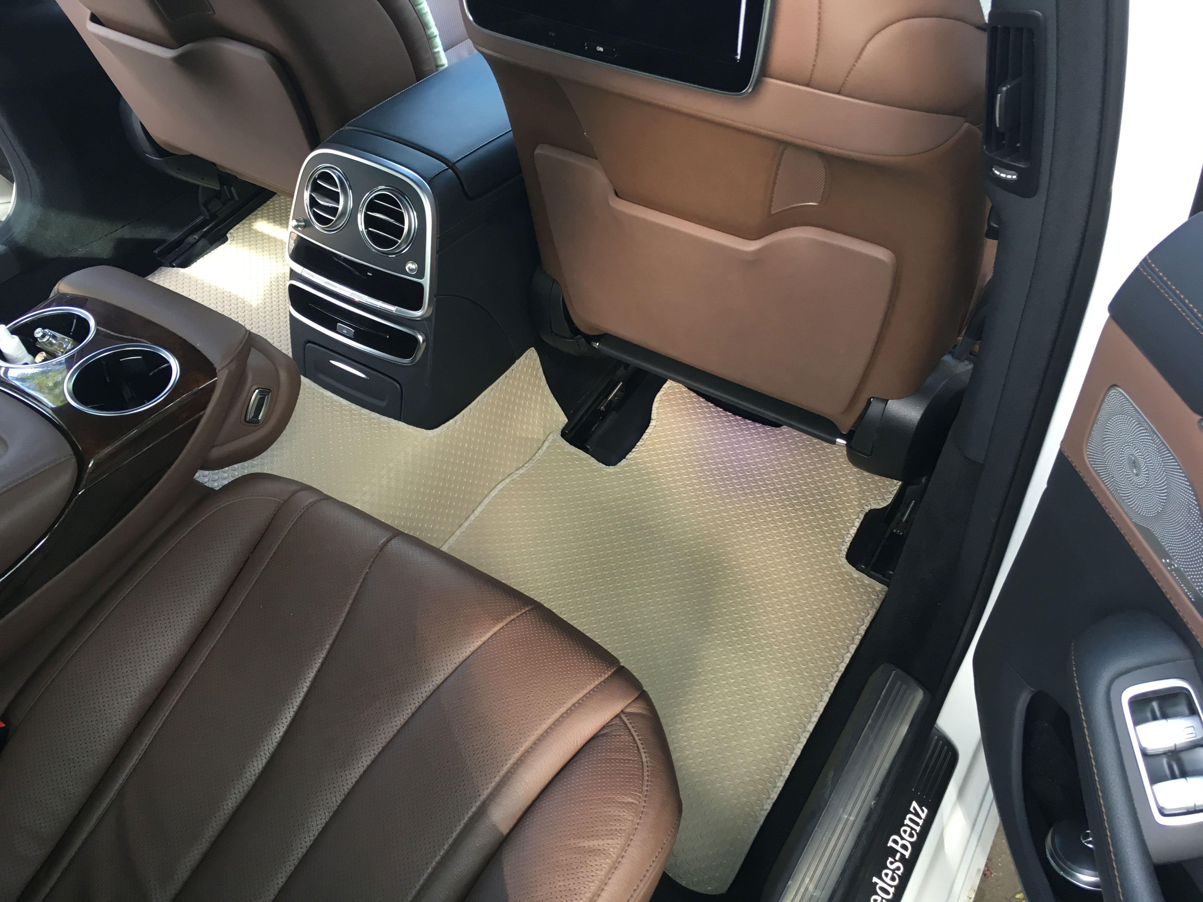Tham-lot-san-oto-Mercedes S CLASS