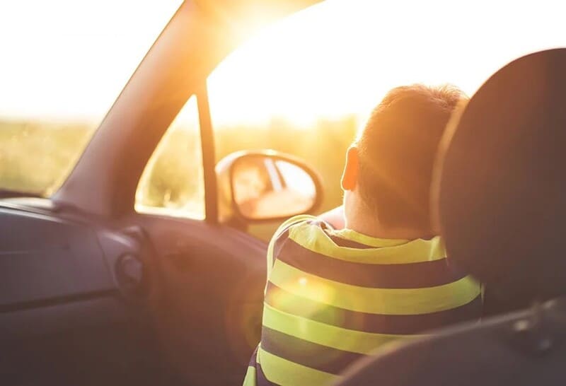 Ánh nắng gây ra nhiều tác hại cho ô tô và sức khỏe chúng ta