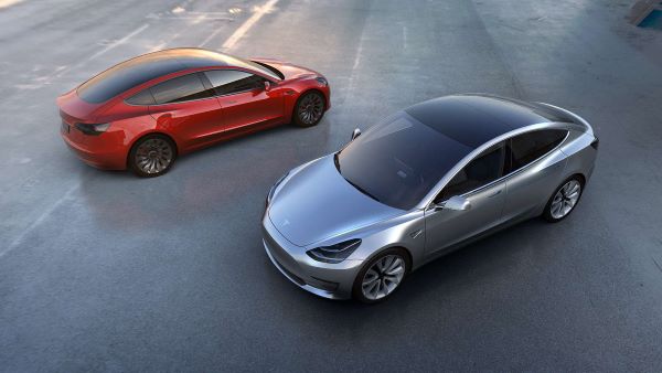 Sự đẳng cấp về nội, ngoại thất cùng động cơ mạnh mẽ của Tesla Model 3