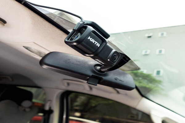Lắp ráp camera hành trình cho Toyota Sienna