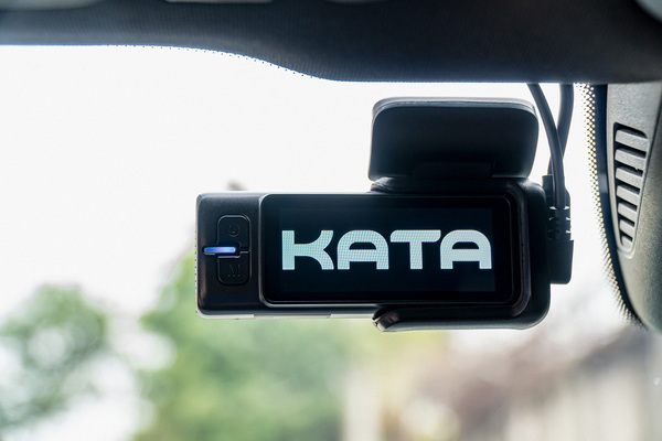 Cận cảnh Camera hành trình KATA KD004 cho xe Jaguar F-Pace 2021