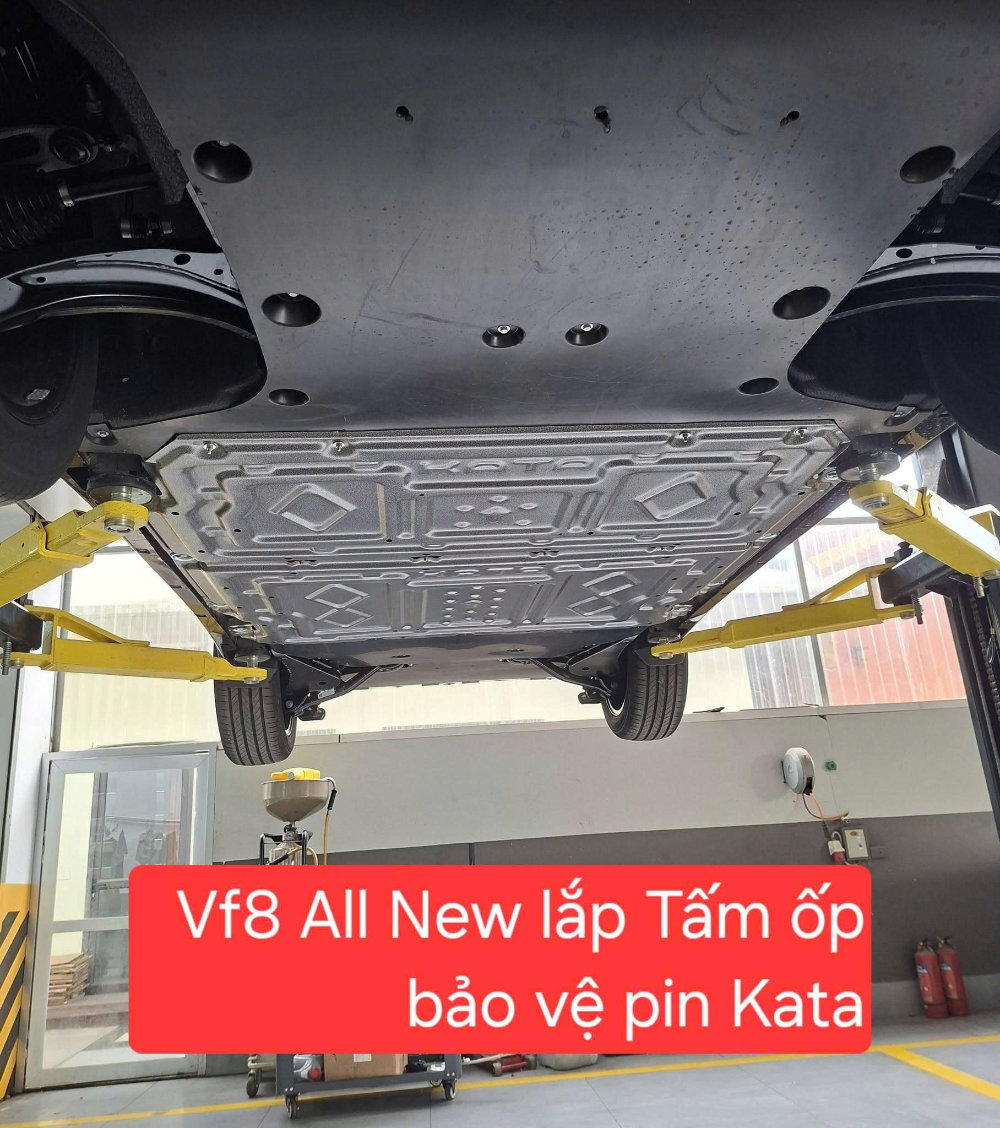 Lắp hoàn thiện tấm bảo vệ pin xe điện VF8 All New của KATA