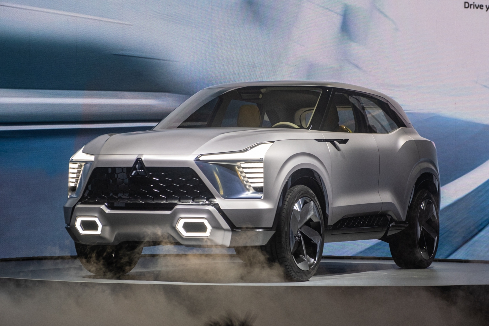Đánh giá mẫu xe Mitsubishi XFC Concept