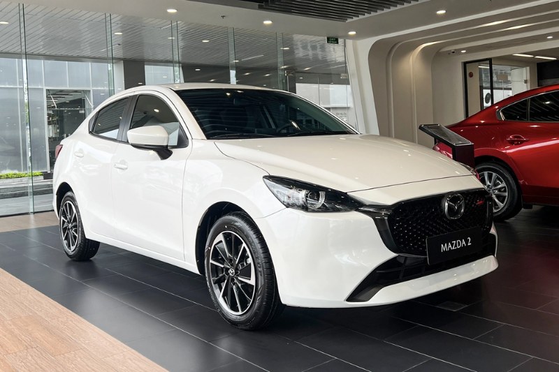 Mazda 2 và Vios có sự khác nhau về thiết kế nội thất và ngoại thất