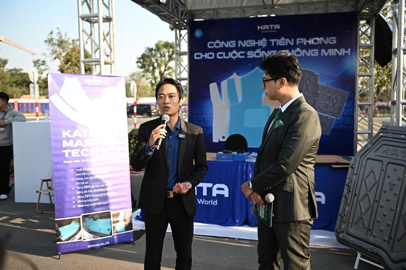 Giáp bảo vệ pin KATA xuất hiện tại sự kiện Car Award