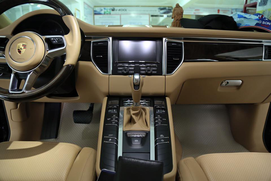 tham-lot-san-o-to-porsche-maca