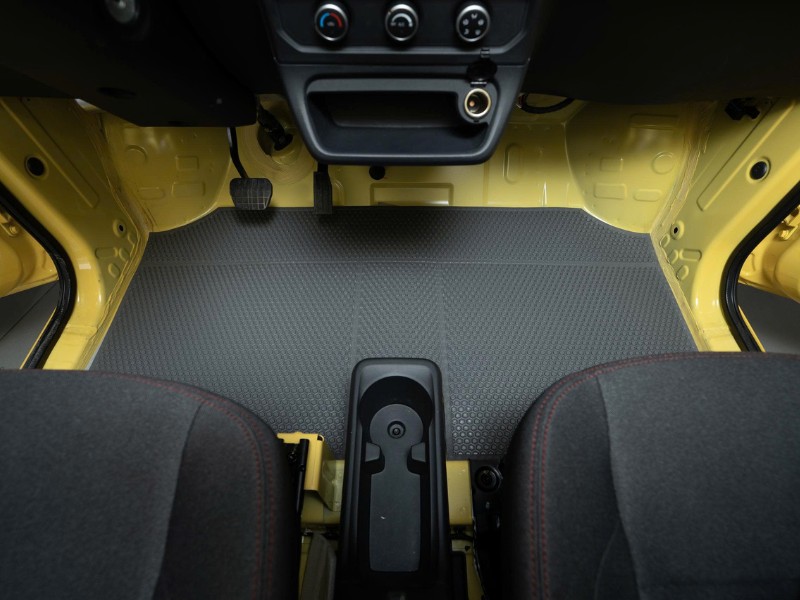 Lắp thảm lót sàn ô tô để cách âm