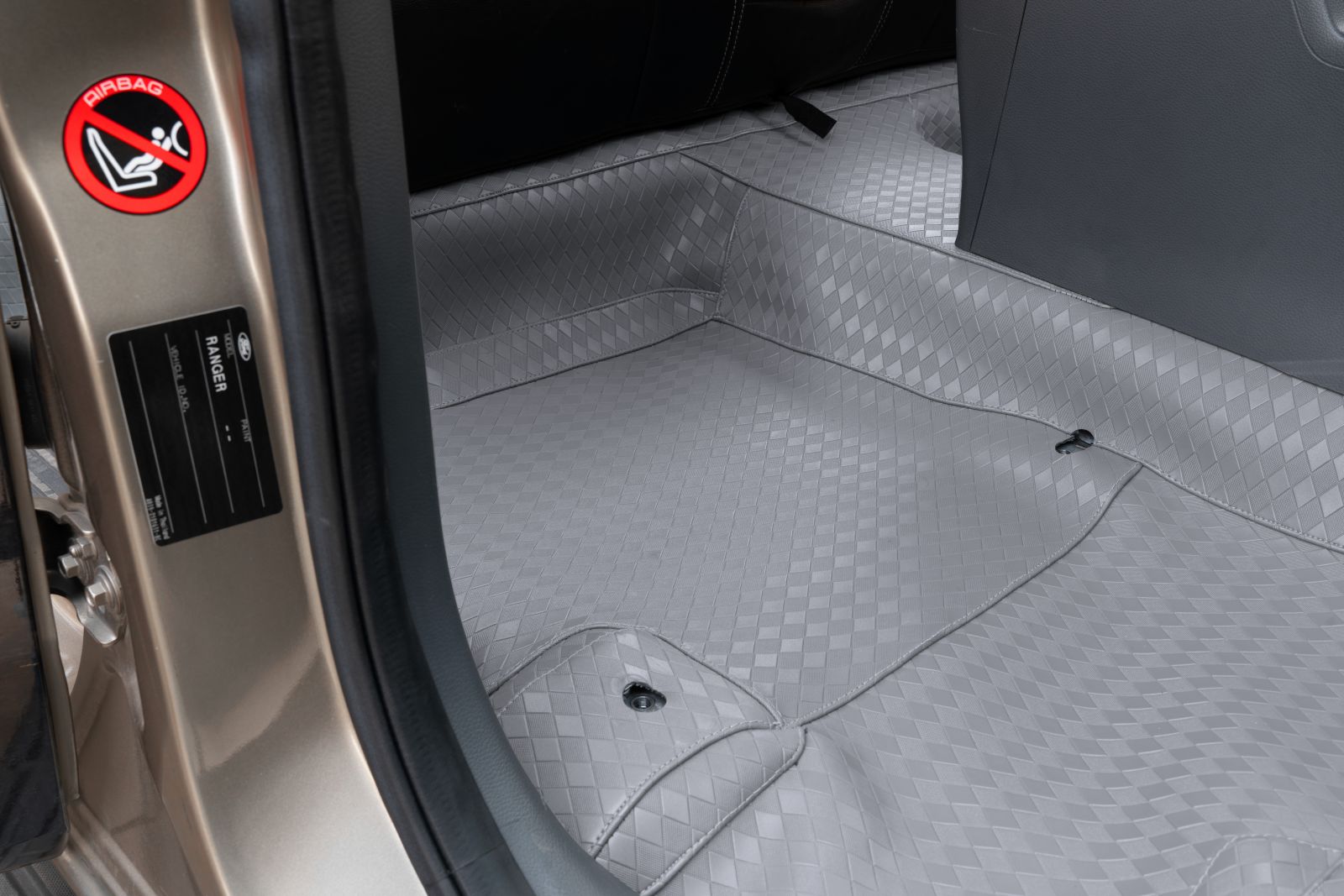 Bọc sàn da ô tô mang đến nhiều lợi ích