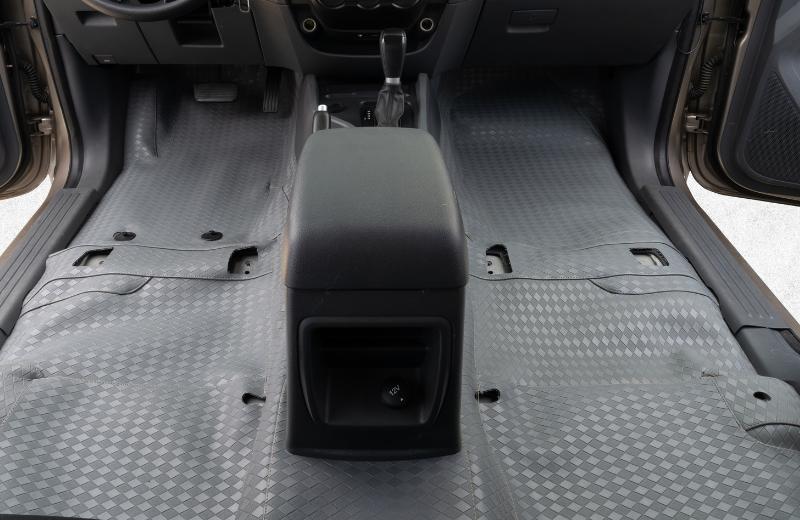 Thảm được KATA đo cắt chính xác, đúng form sàn Skoda Superb