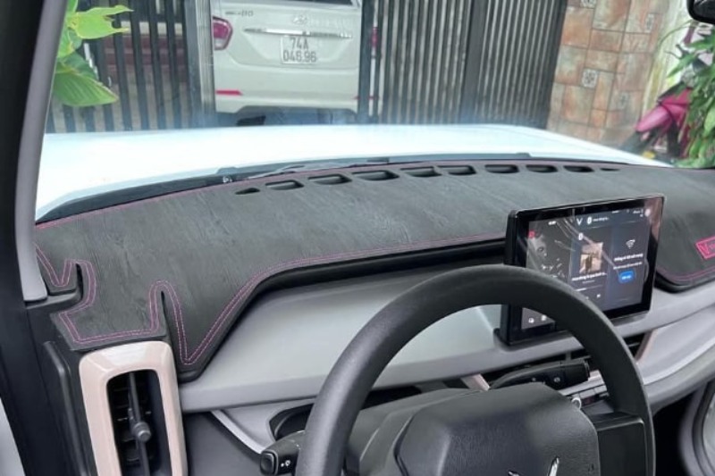 Thảm taplo thật thường được làm từ vải mềm