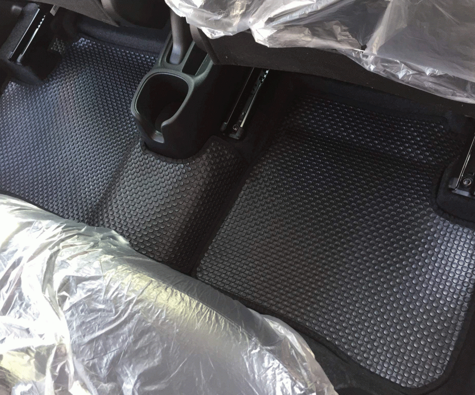 thảm trải sàn ô tô mazada chất liệu cao su trên xe mazada cx5