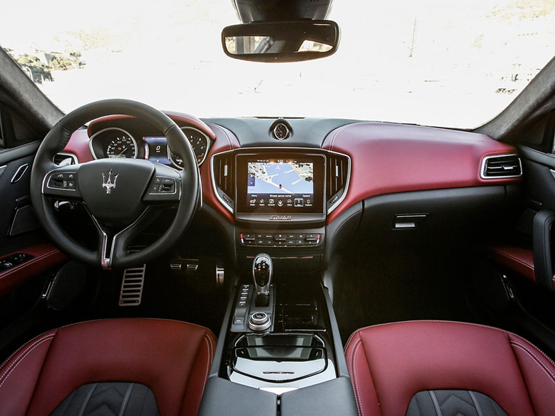Maserati 2020 - Nội thất tiện nghi 