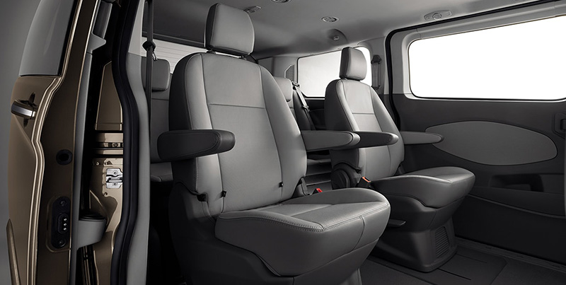 ghế của Ford Tourneo 2020 rộng rãi