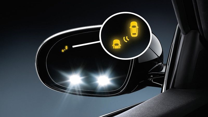 Việc tắt cảnh báo điểm mù sẽ khiến người lái gặp nhiều nguy hiểm khi di chuyển