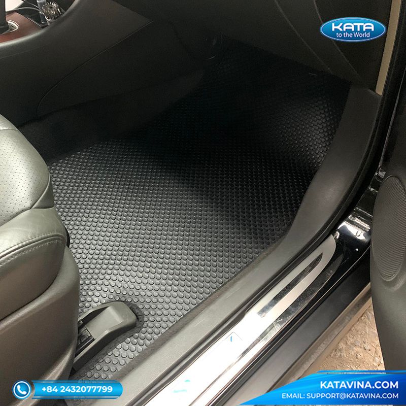 Thảm lót sàn của KATA được thiết kế vừa vặn với sàn xe Nissan Bluebird