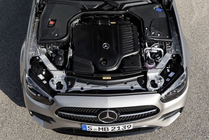 Mercedes E Class 2022 kết hợp động cơ xăng điện để tăng khả năng vận hành