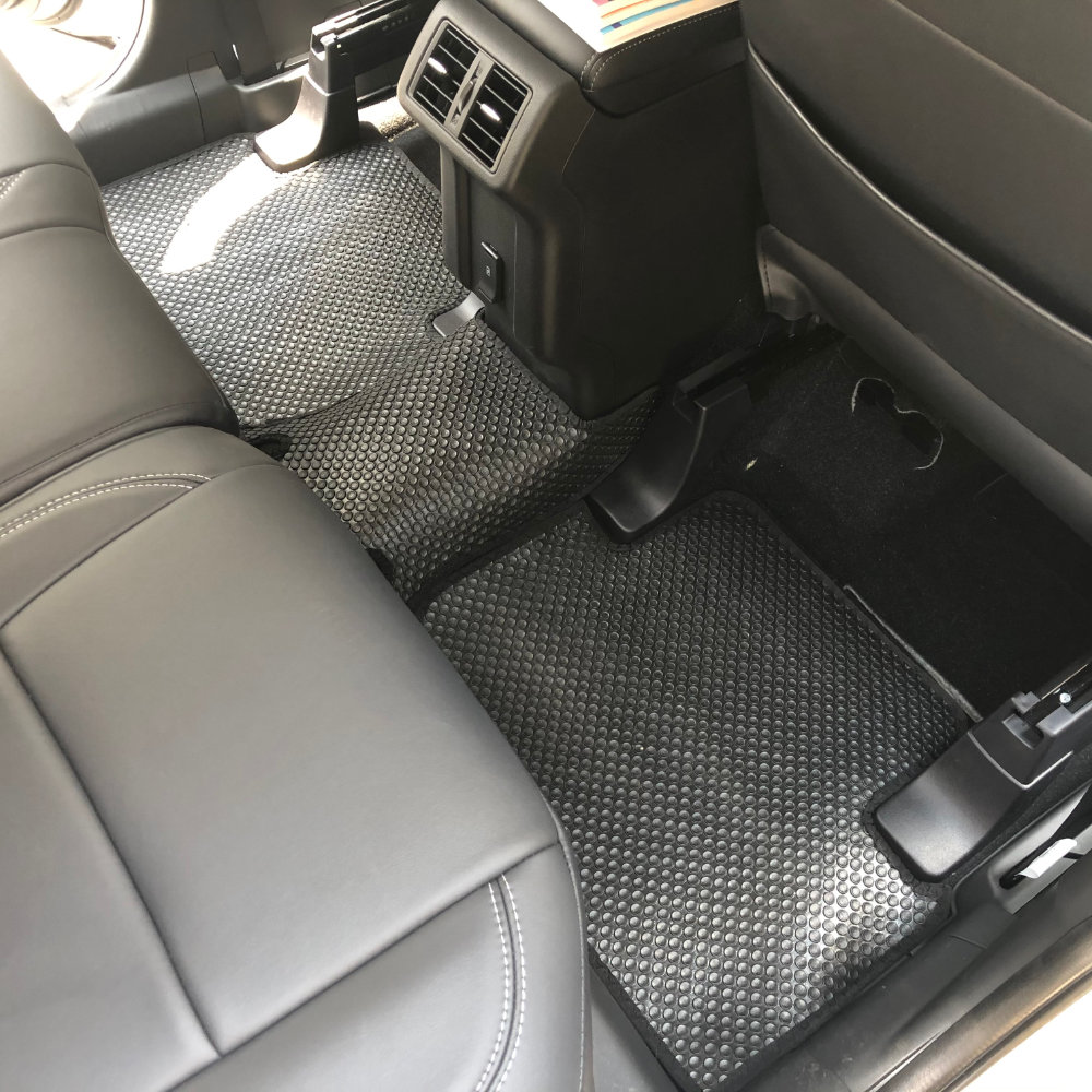 Thảm lót sàn ô tô Mitsubishi XFC Concept màu đen ghế hàng 2