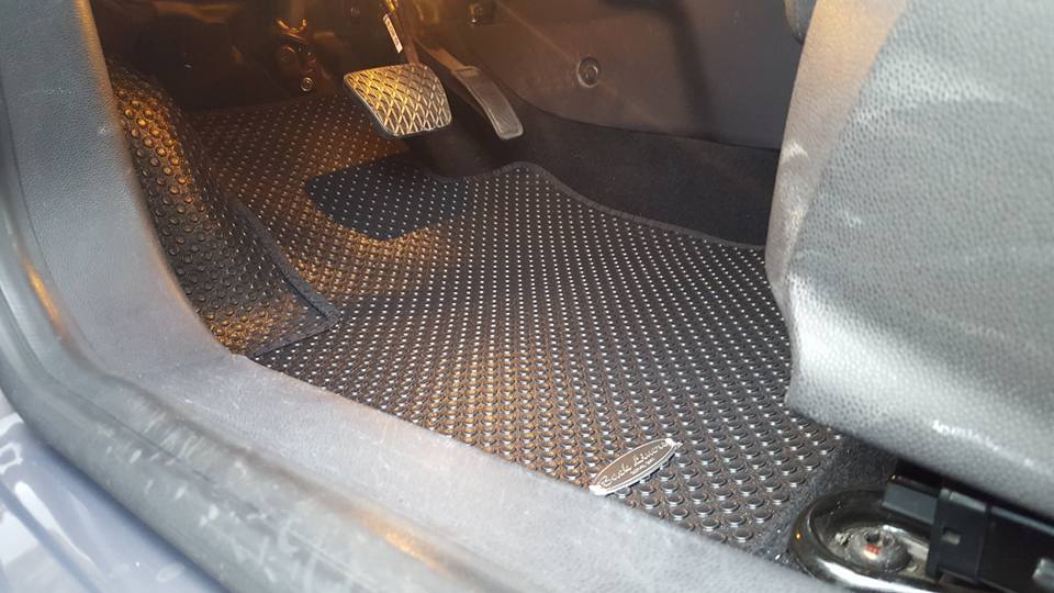 Lót sàn ô tô Ford Fiesta tôn vinh vẻ đẹp sang trọng bên trong xe 