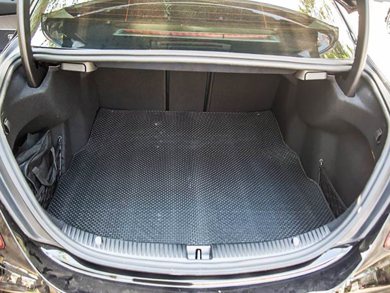 Thảm lót sàn ô tô KATA cho Mercedes C-Class W205 2019 có thiết kế riêng