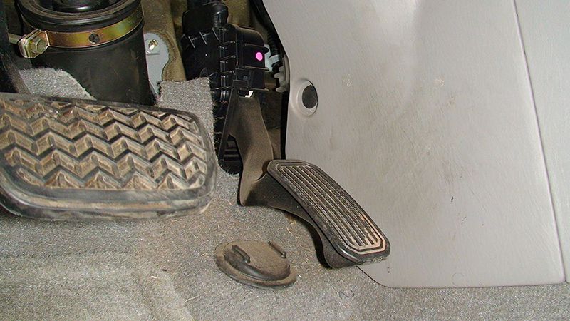  Thảm lót sàn Mercedes GLS quá cỡ thường kẹt vào chân ga