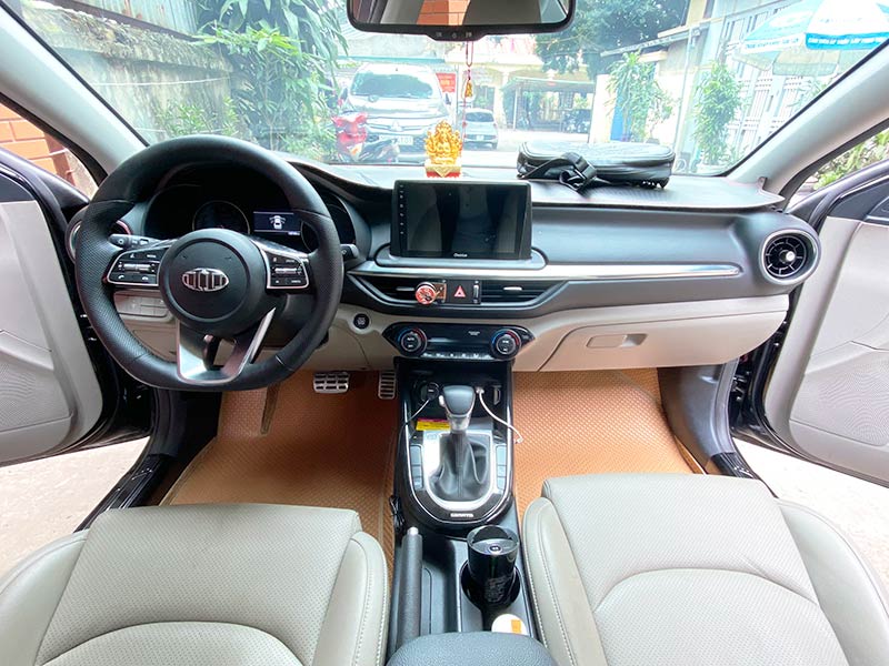 Thảm lót sàn ô tô Kia Cerato 2020 phiên bản full-option màu da bò
