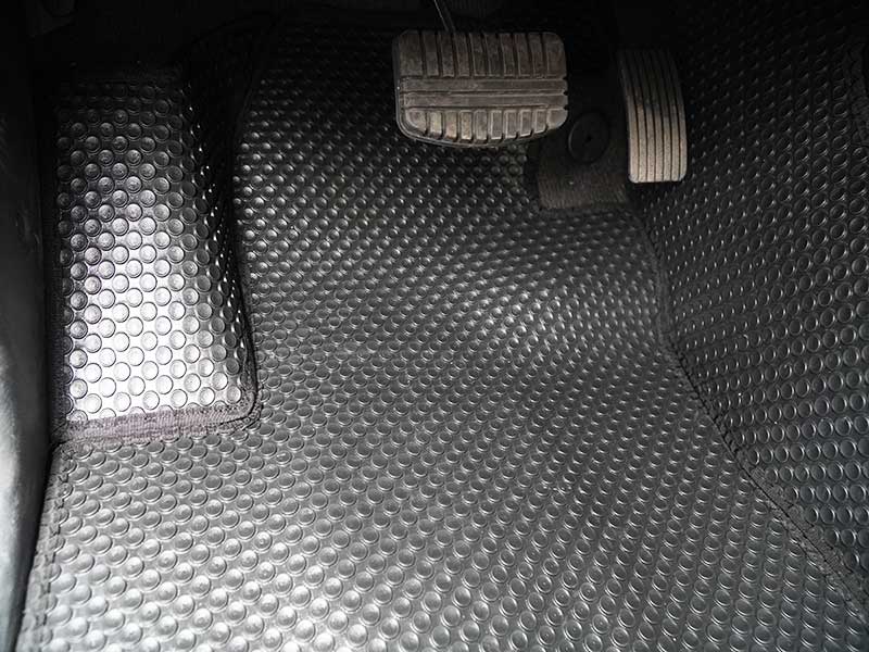Thảm lót sàn ô tô KATA cho Mitsubishi Triton với chất liệu cao cấp