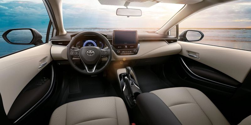 Nội thất của Toyota Corolla Altis 2022 được thiết kế tối giản nhưng full công nghệ