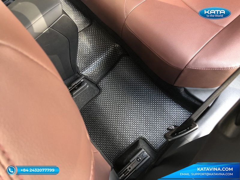 Người dùng dễ dàng lắp thảm lót sàn ô tô Toyota Avanza 2022 của KATA ngay tại nhà