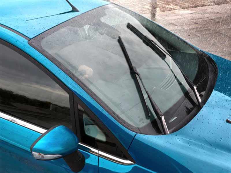 Gạt mưa Ford Fiesta tự động gạt nhờ cảm biến 