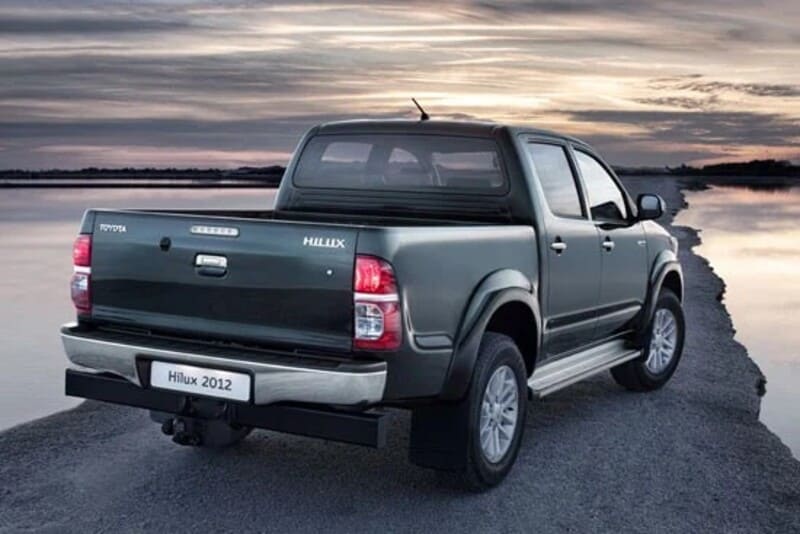 Ngoại hình Toyota Hilux 2012 cứng cáp, khỏe khoắn