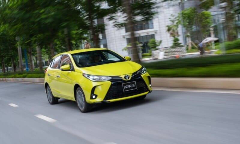 Chiếc Toyota Yaris màu vàng