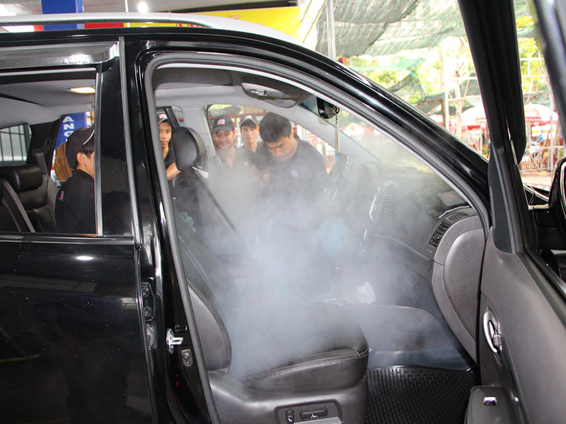 Khử mùi xe ô tô bằng nước