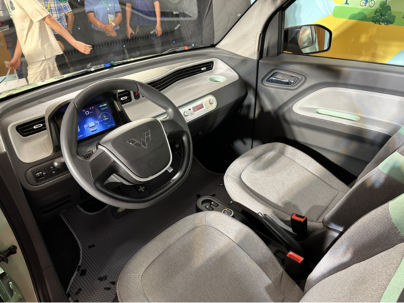 Wuling HongGuang Mini EV có nội thất tiện nghi